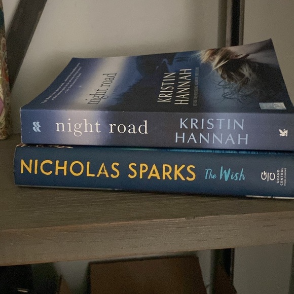 Paperback “night road” by Kristin Hannah & hardback “The Wish” Nicholas Sparks - Picture 2 of 8